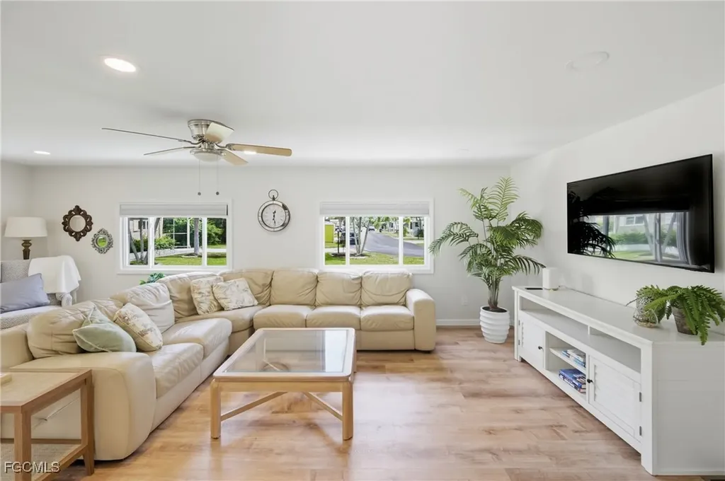 25 W Hampton Drive Fort Myers FL 33908