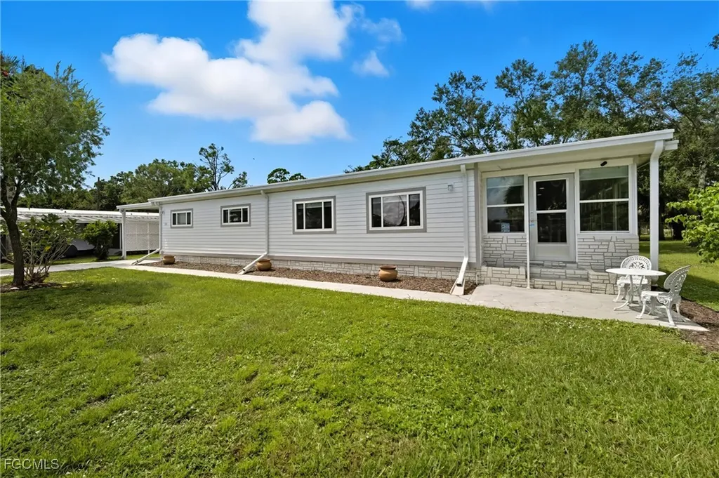 25 W Hampton Drive Fort Myers FL 33908