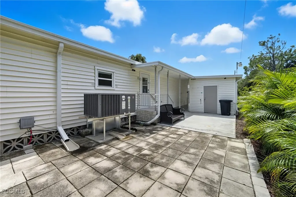 25 W Hampton Drive Fort Myers FL 33908