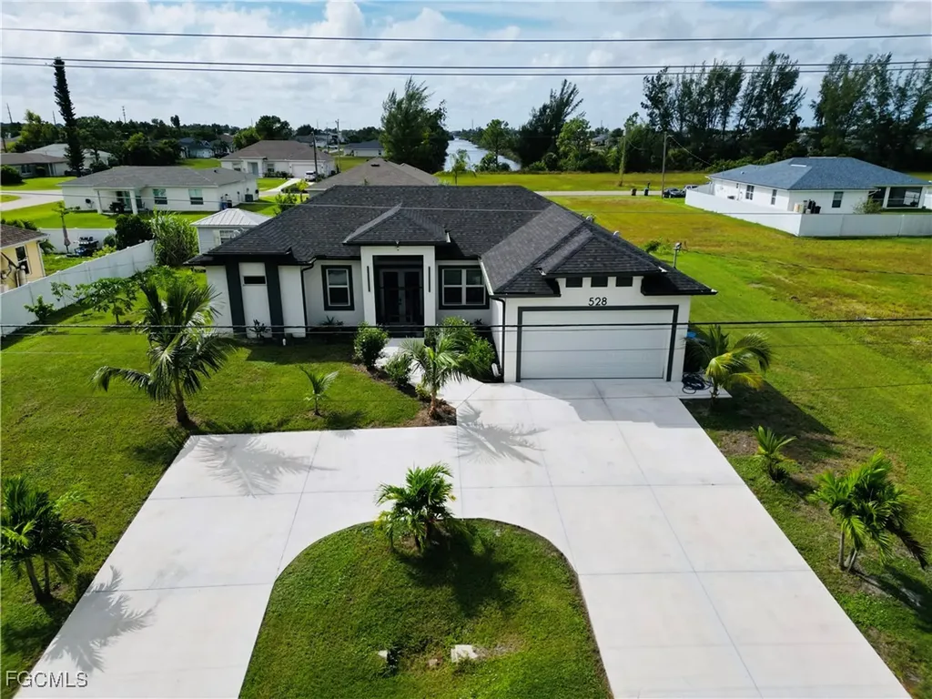 528 Jacaranda Parkway E Cape Coral FL 33909