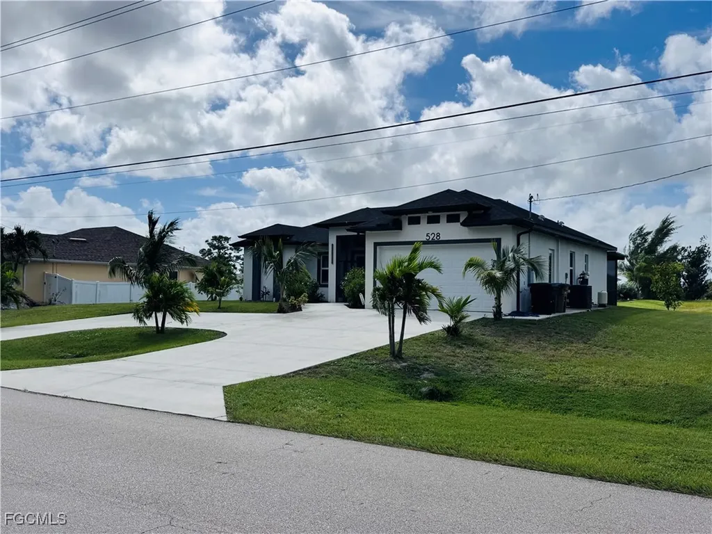 528 Jacaranda Parkway E Cape Coral FL 33909