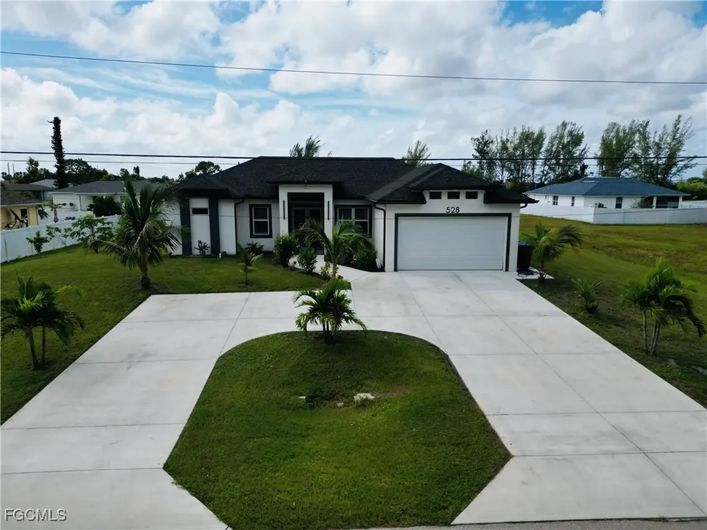 528 Jacaranda Parkway E Cape Coral FL 33909