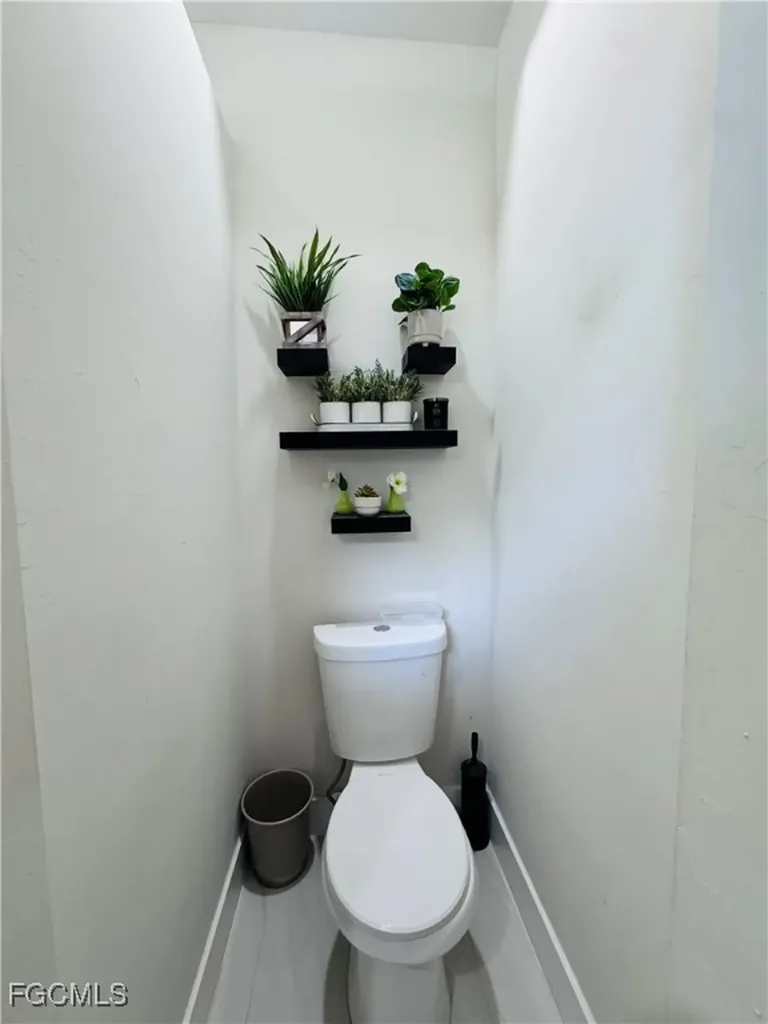 528 Jacaranda Parkway E Cape Coral FL 33909