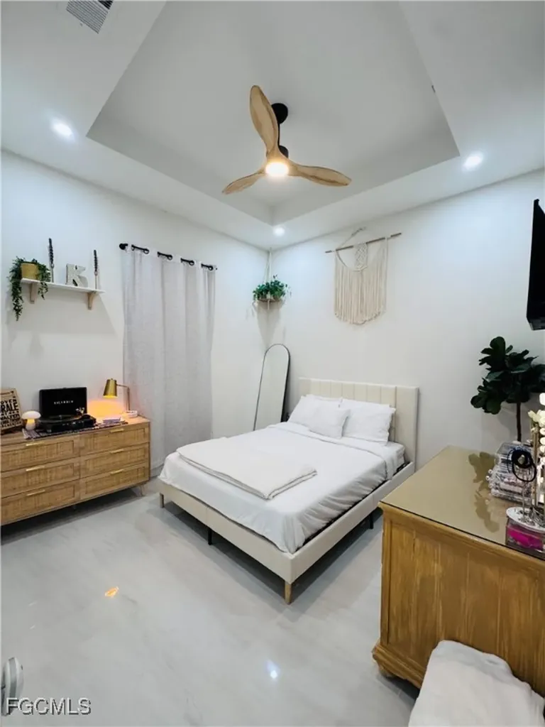 528 Jacaranda Parkway E Cape Coral FL 33909