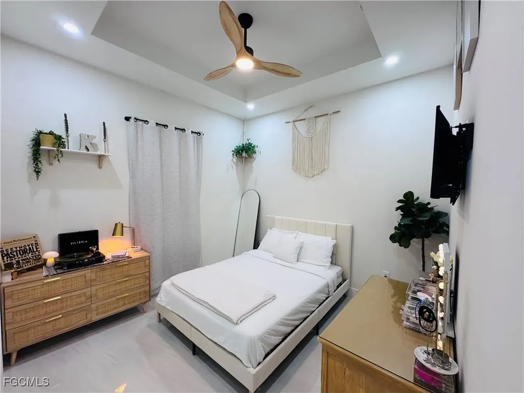 528 Jacaranda Parkway E Cape Coral FL 33909