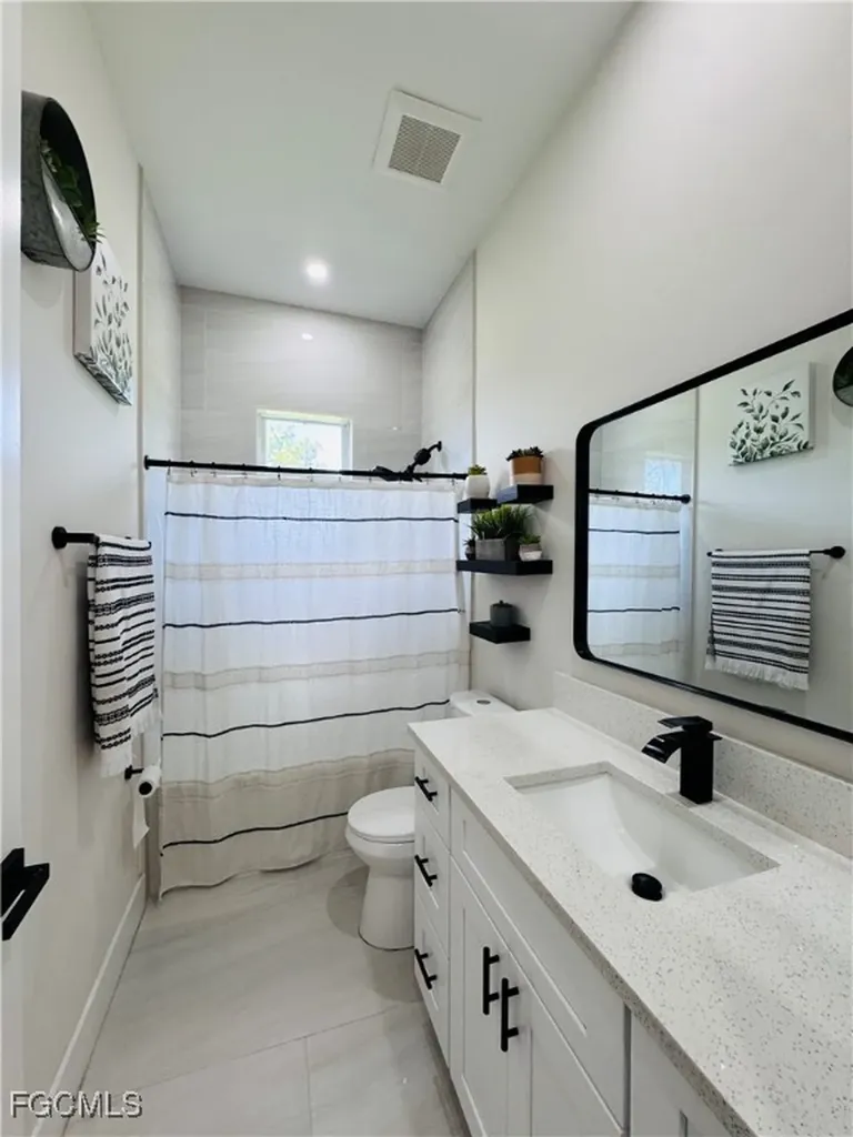 528 Jacaranda Parkway E Cape Coral FL 33909