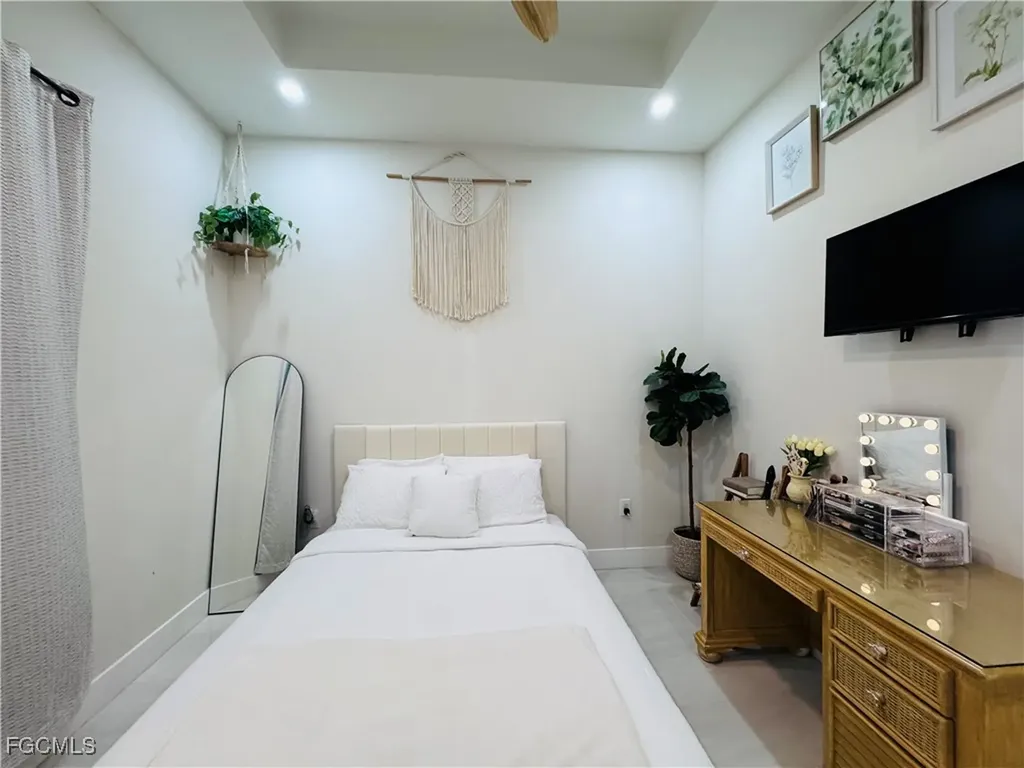 528 Jacaranda Parkway E Cape Coral FL 33909