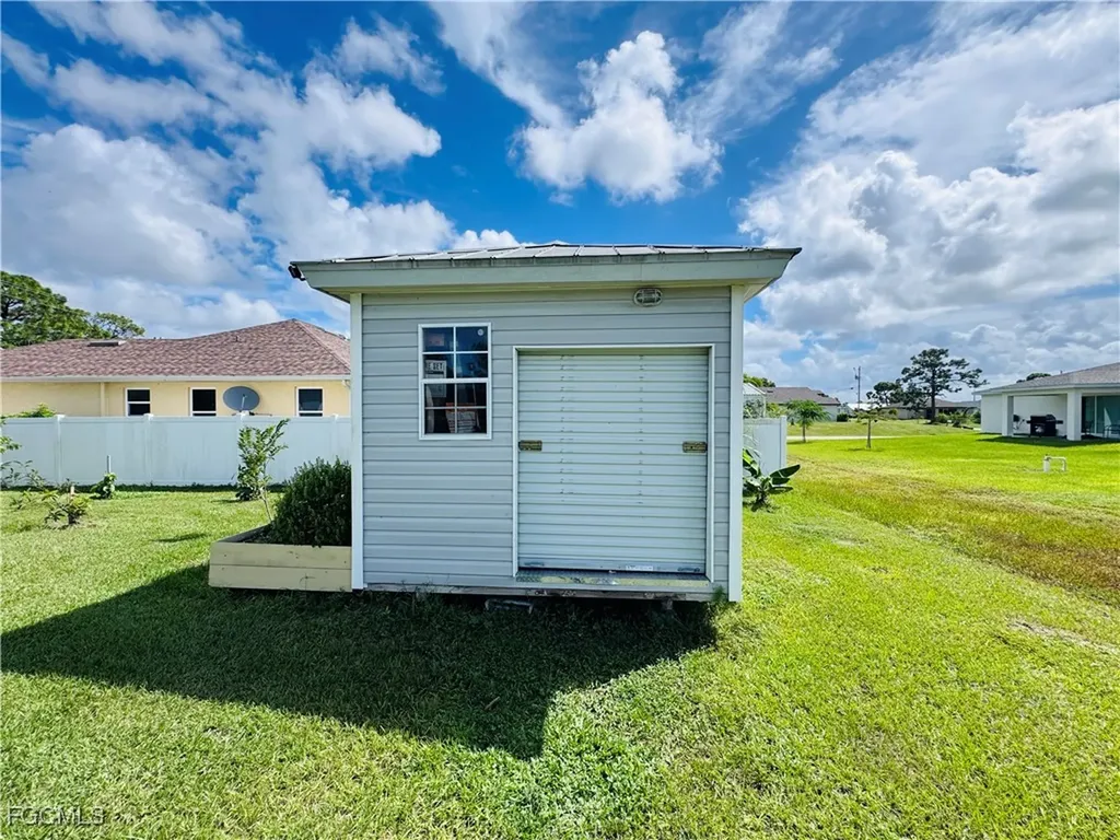 528 Jacaranda Parkway E Cape Coral FL 33909