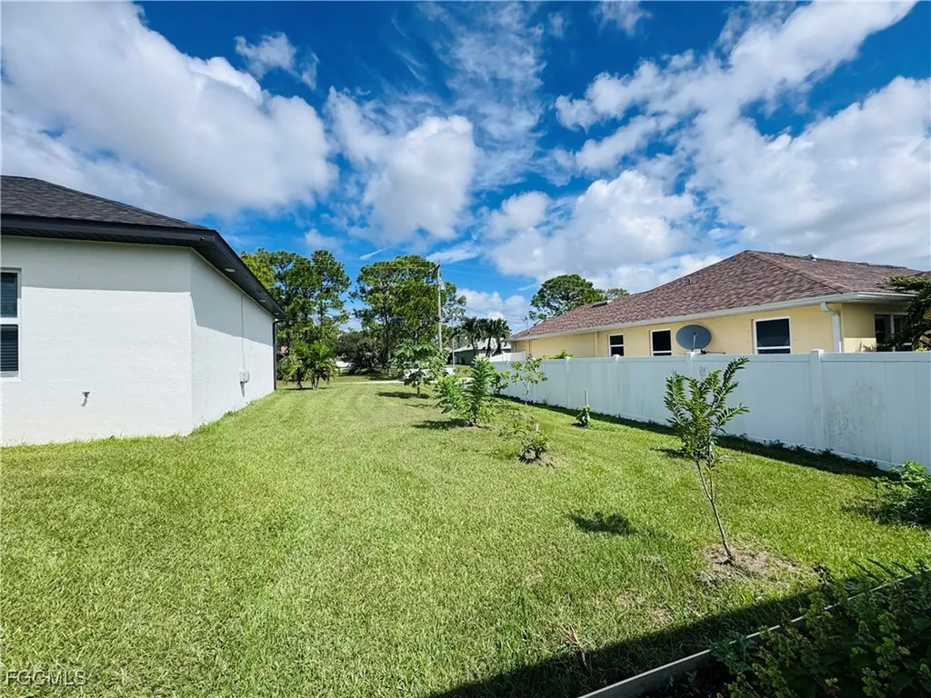 528 Jacaranda Parkway E Cape Coral FL 33909