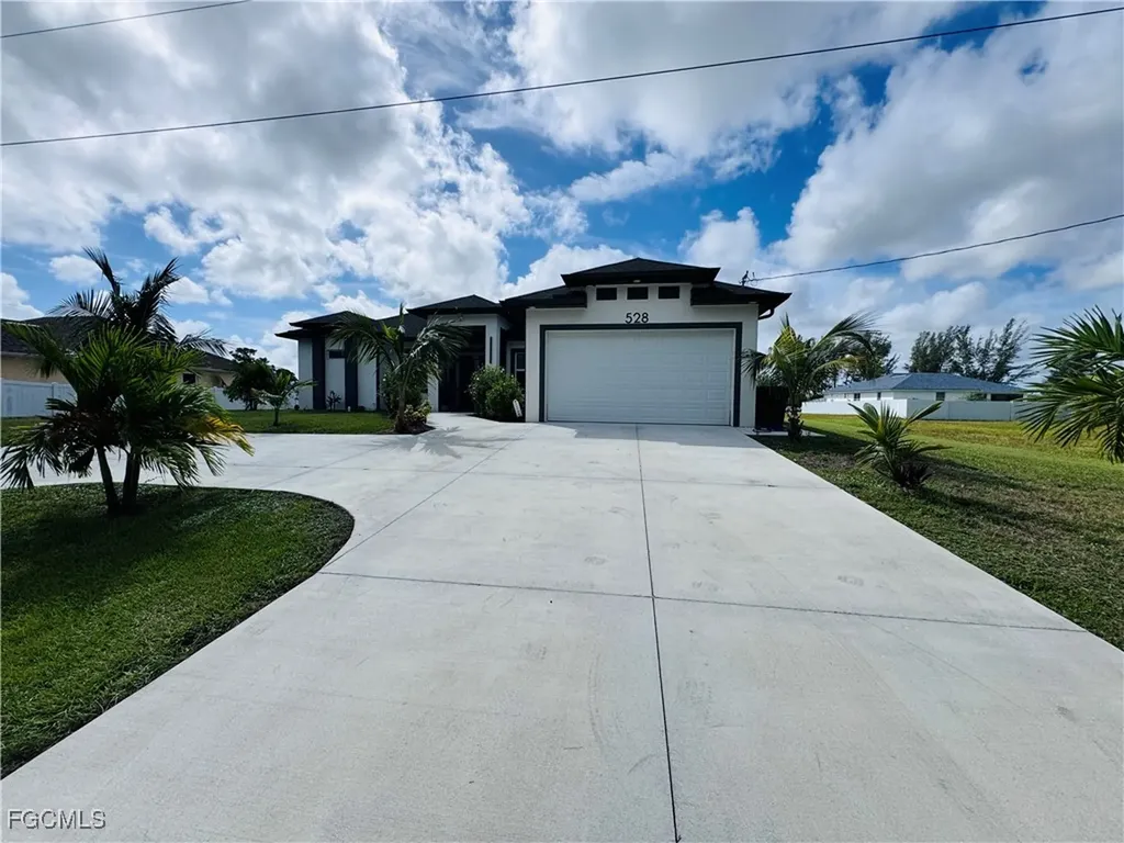 528 Jacaranda Parkway E Cape Coral FL 33909