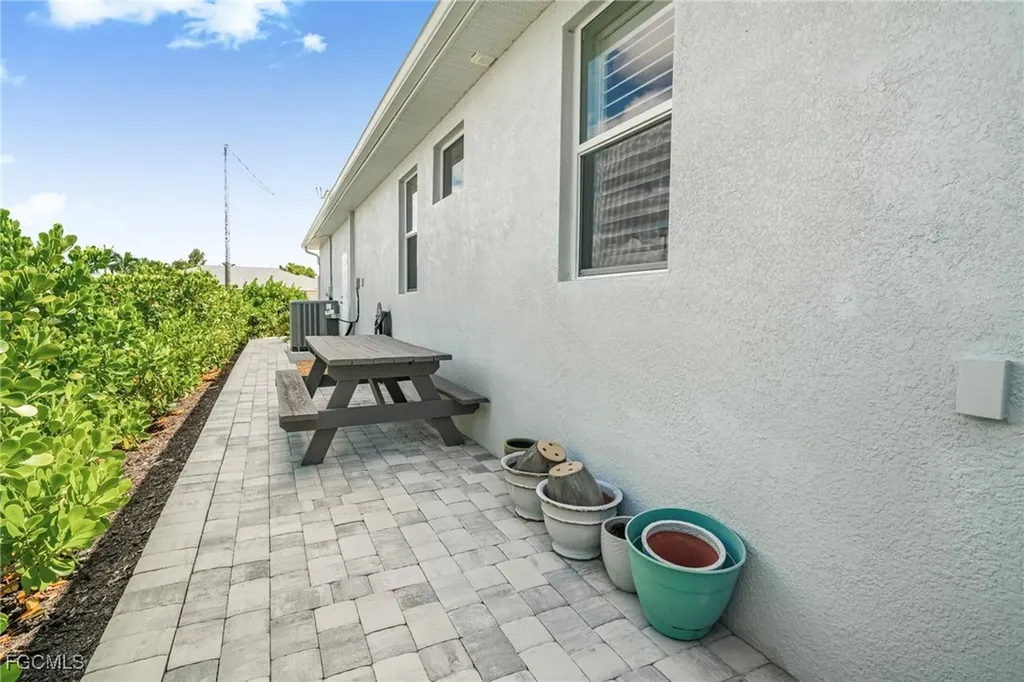 2834 SW 25th Place Cape Coral FL 33914