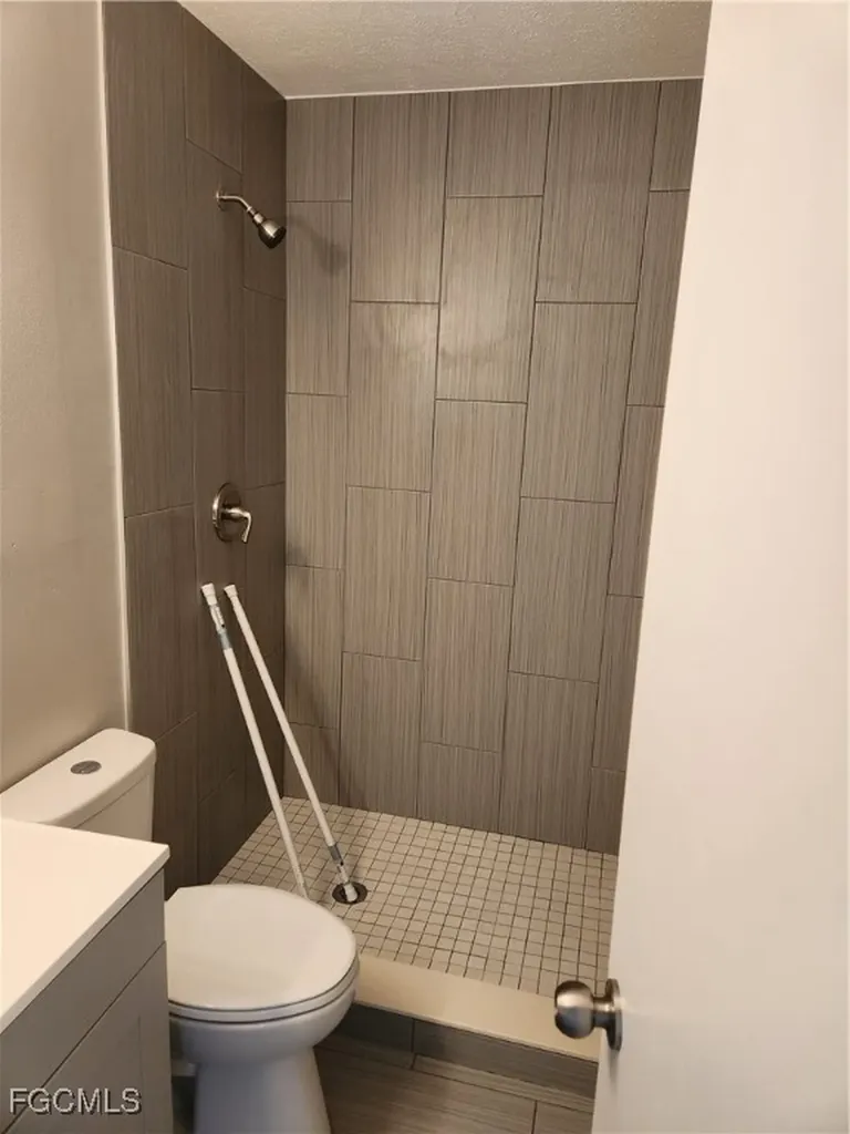 923 SE 23rd Place Cape Coral FL 33990