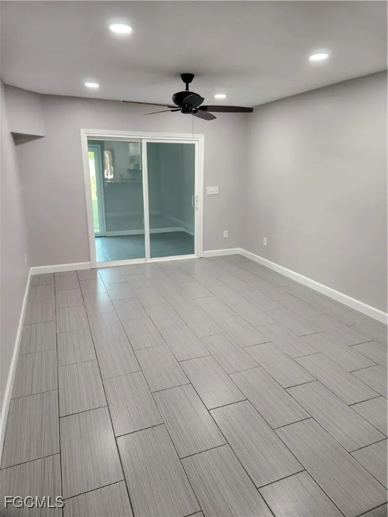 923 SE 23rd Place Cape Coral FL 33990