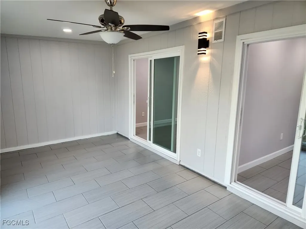 923 SE 23rd Place Cape Coral FL 33990