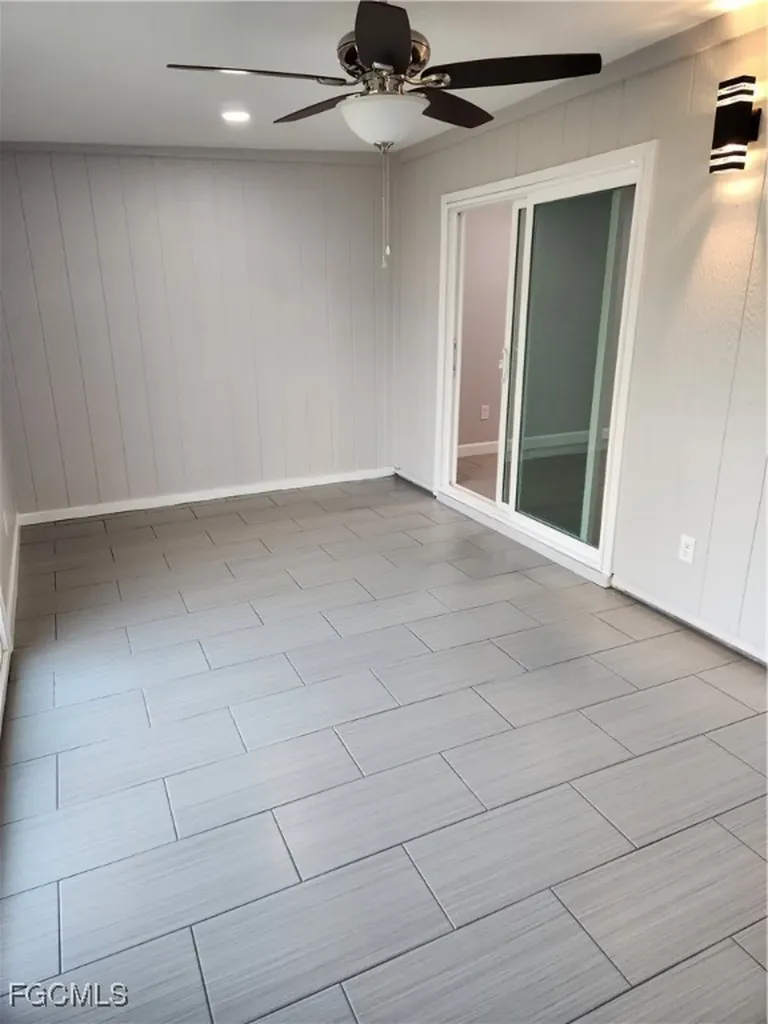 923 SE 23rd Place Cape Coral FL 33990