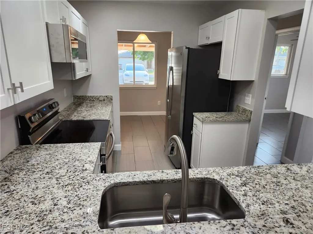 923 SE 23rd Place Cape Coral FL 33990