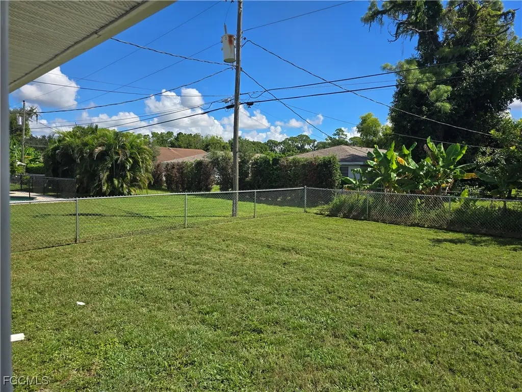 923 SE 23rd Place Cape Coral FL 33990