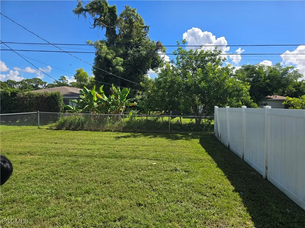 923 SE 23rd Place Cape Coral FL 33990