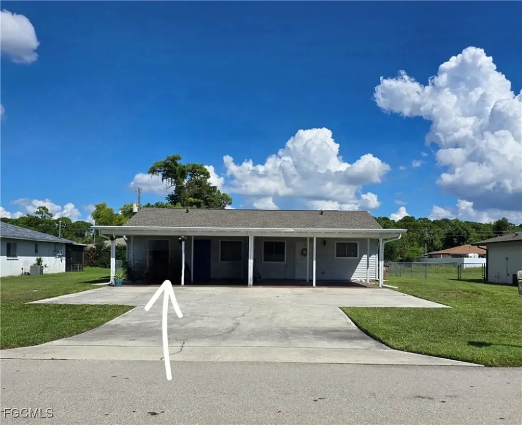 923 SE 23rd Place Cape Coral FL 33990