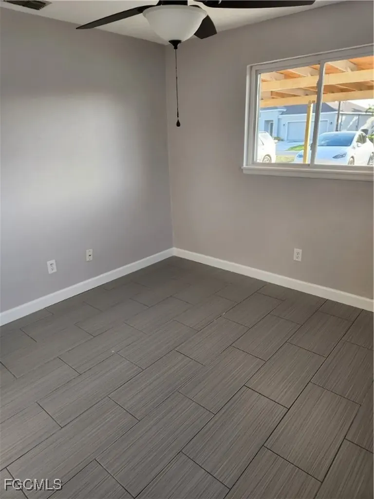 923 SE 23rd Place Cape Coral FL 33990