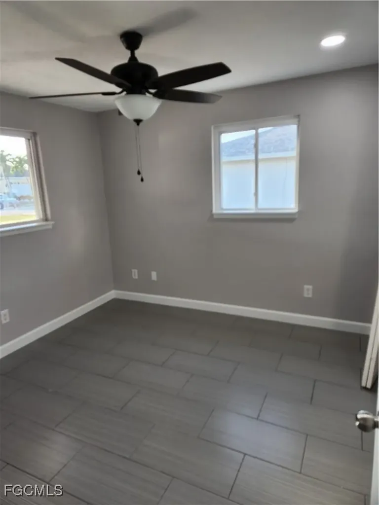 923 SE 23rd Place Cape Coral FL 33990