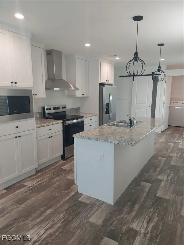 63 Poplar Place Fort Myers FL 33908