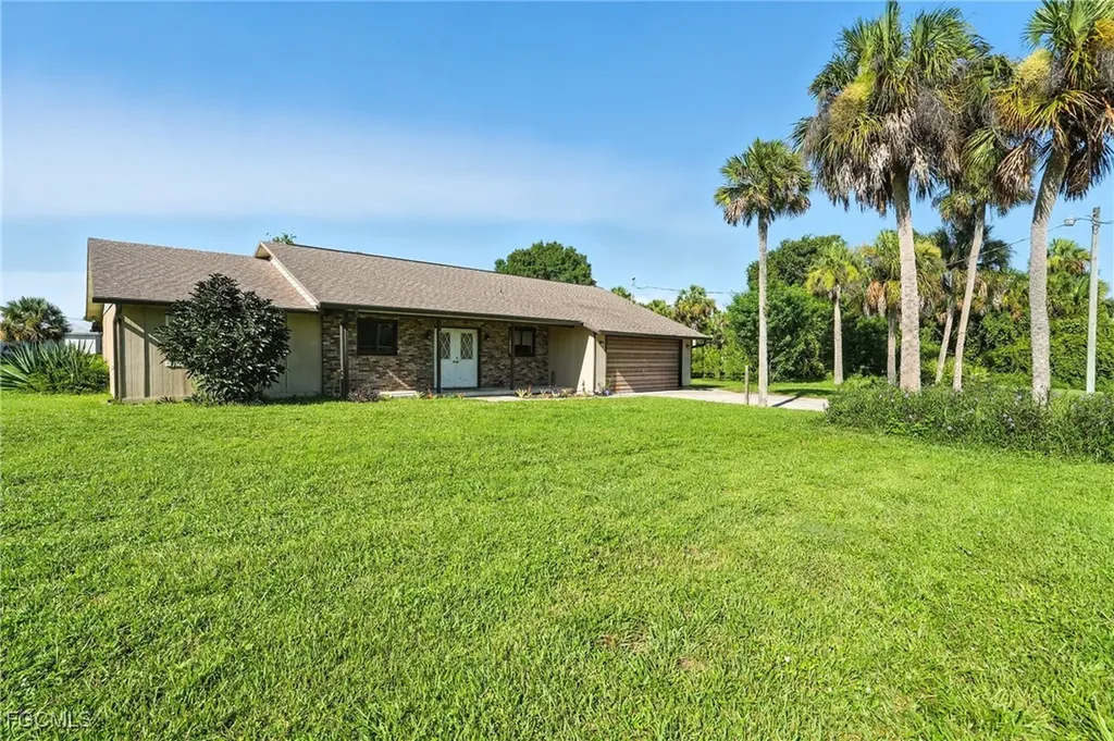 5006 Pike Lane Labelle FL 33935