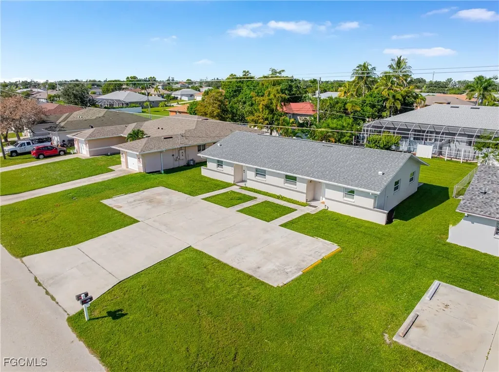 1722 SW Santa Barbara Place Cape Coral FL 33991