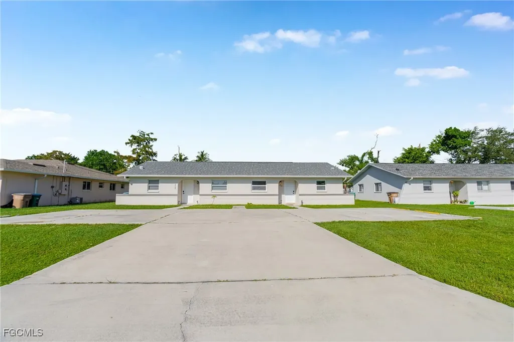 1722 SW Santa Barbara Place Cape Coral FL 33991