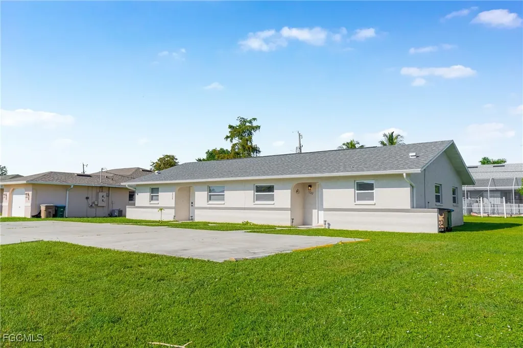 1722 SW Santa Barbara Place Cape Coral FL 33991