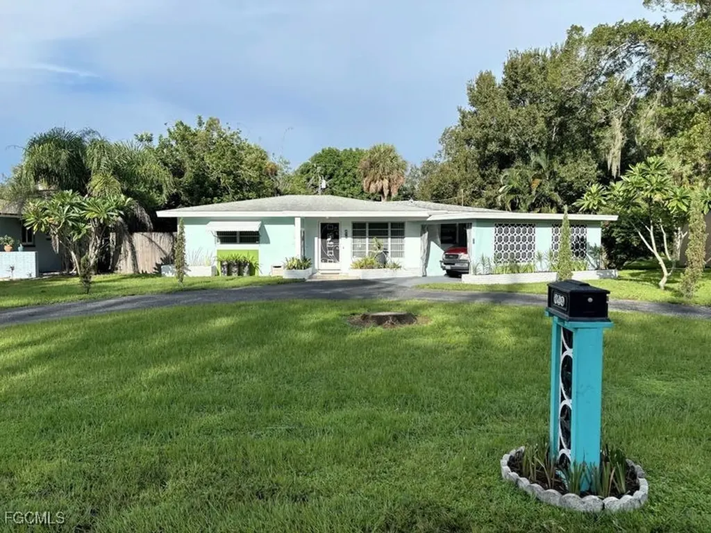 142 Palm Tree Lane Fort Myers FL 33905