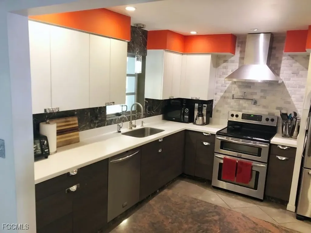 142 Palm Tree Lane Fort Myers FL 33905