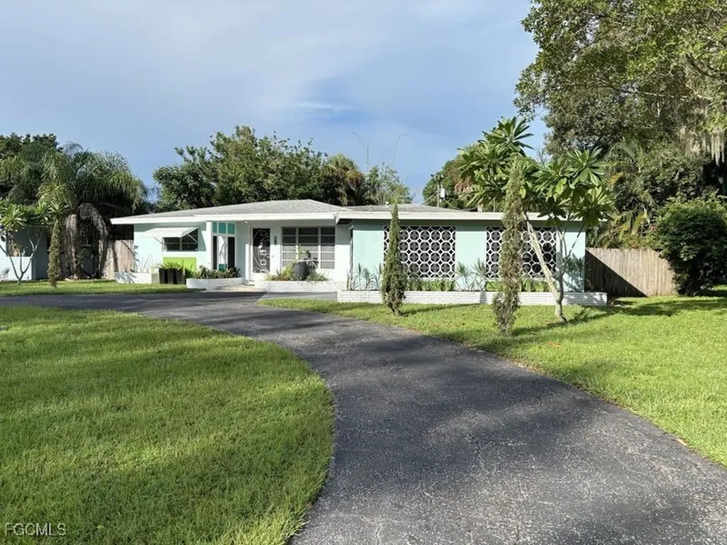 142 Palm Tree Lane Fort Myers FL 33905