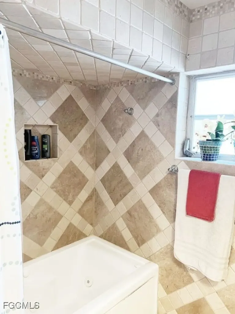 142 Palm Tree Lane Fort Myers FL 33905