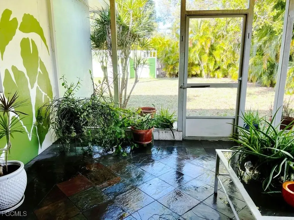 142 Palm Tree Lane Fort Myers FL 33905