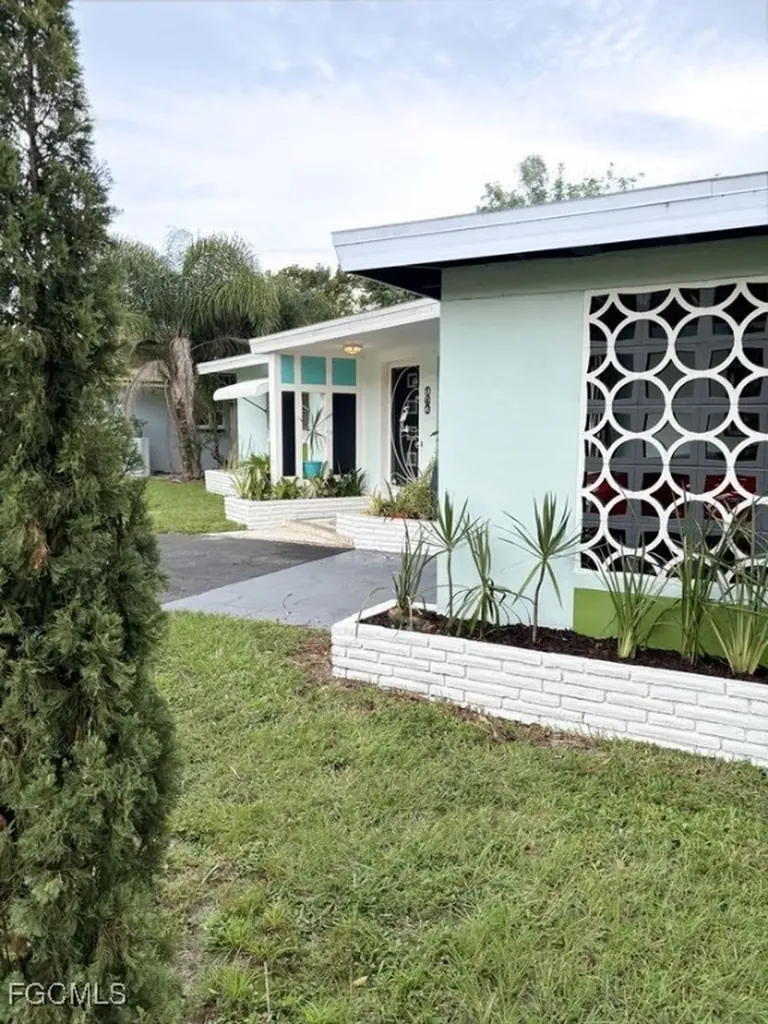 142 Palm Tree Lane Fort Myers FL 33905
