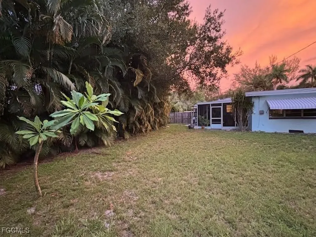 142 Palm Tree Lane Fort Myers FL 33905