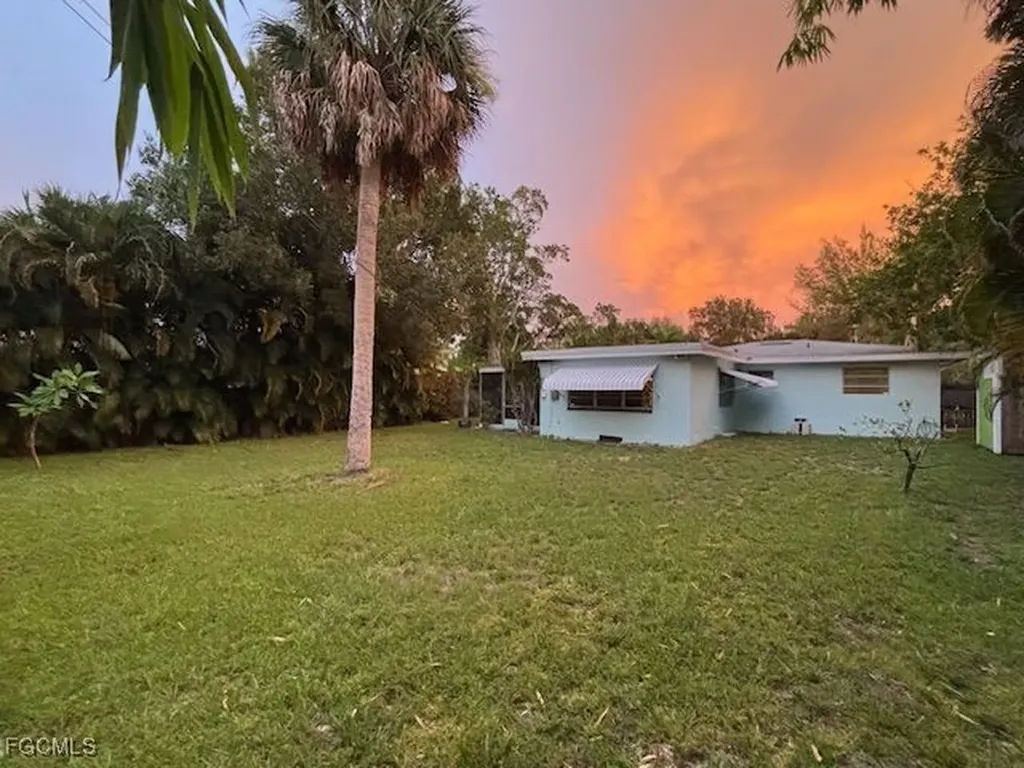 142 Palm Tree Lane Fort Myers FL 33905