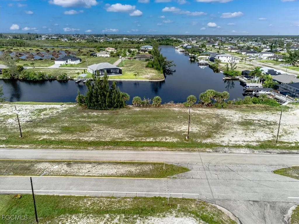 4015 Gulfstream Parkway Cape Coral FL 33993