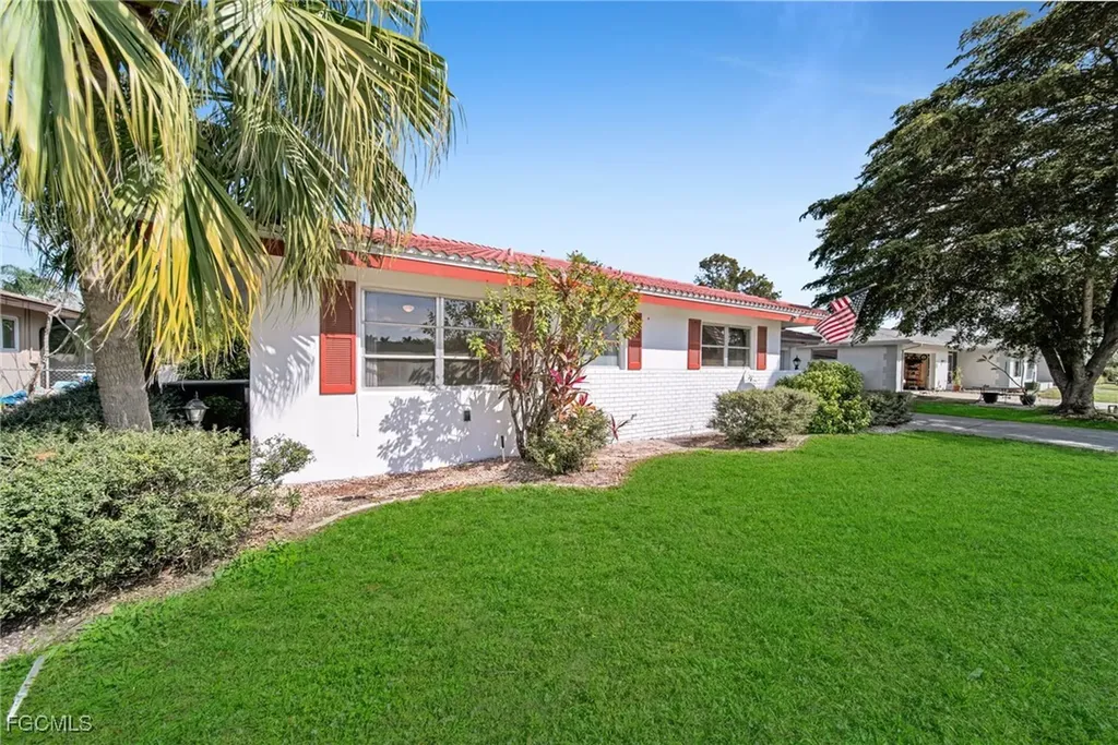 1563 Covington Circle E Fort Myers FL 33919