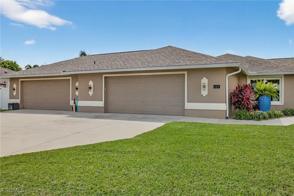624 SE 23rd Terrace Cape Coral FL 33990
