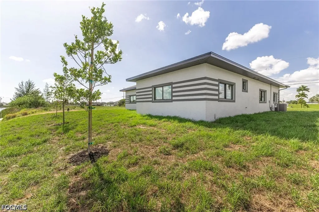 614 NW 9th Street Cape Coral FL 33993