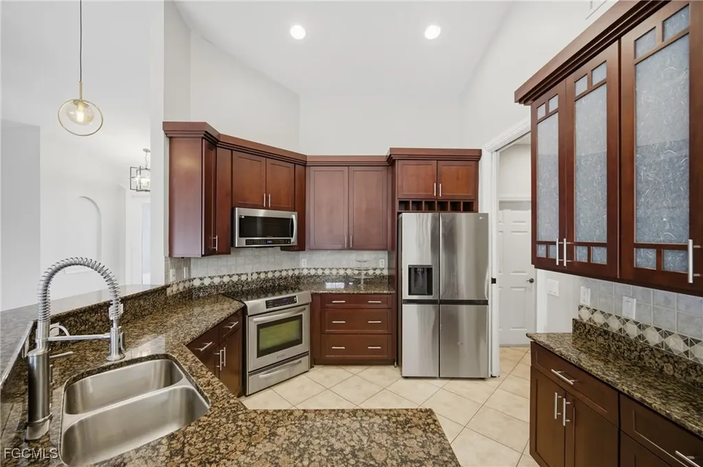 2538 SW 35th Lane Cape Coral FL 33914