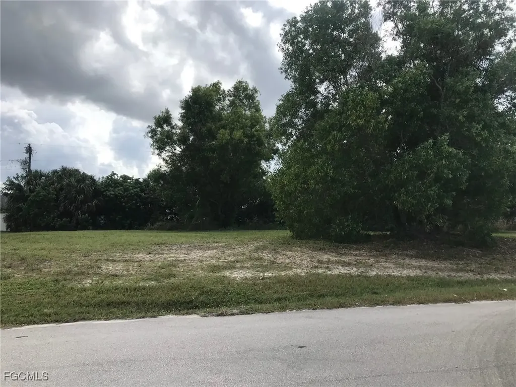 916 SE 8th Terrace Cape Coral FL 33990