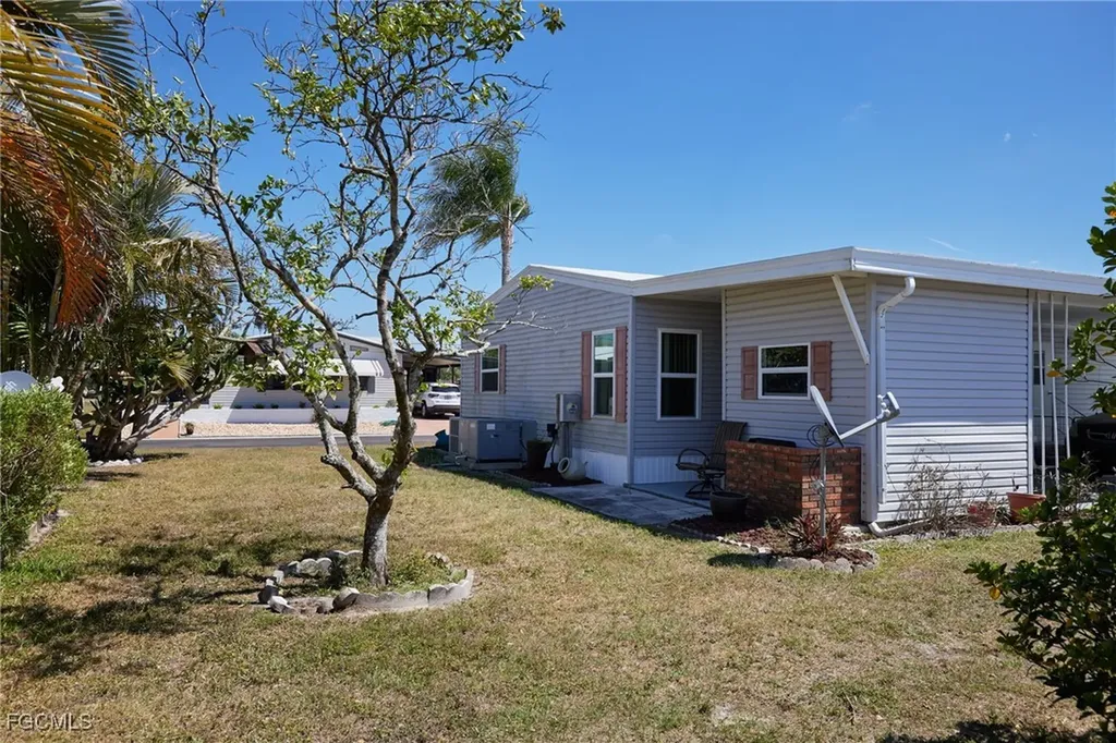 15 Ilex Street Alva FL 33920