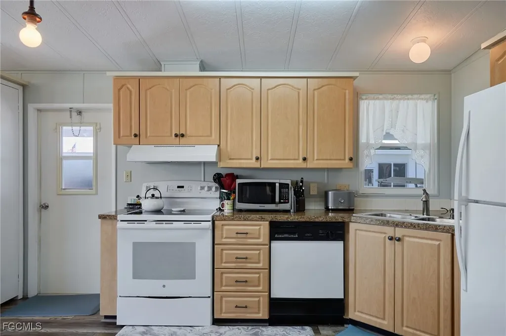 15 Ilex Street Alva FL 33920