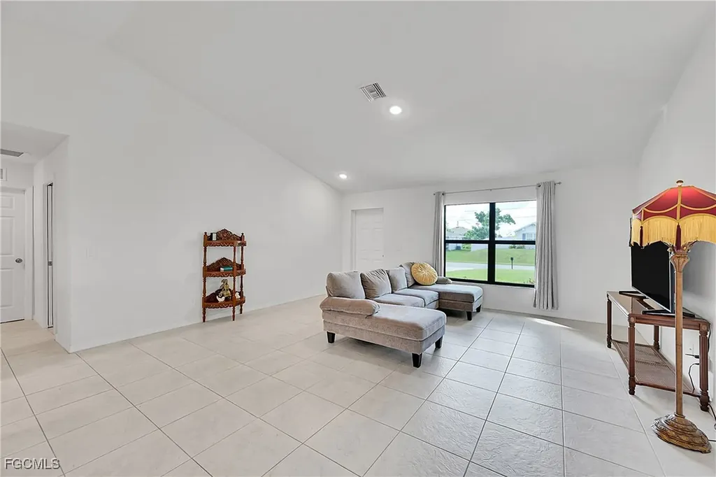 217 NE 20th Terrace Cape Coral FL 33909