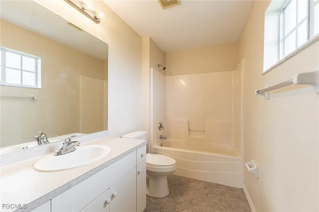 717 SE 8th Street Cape Coral FL 33990