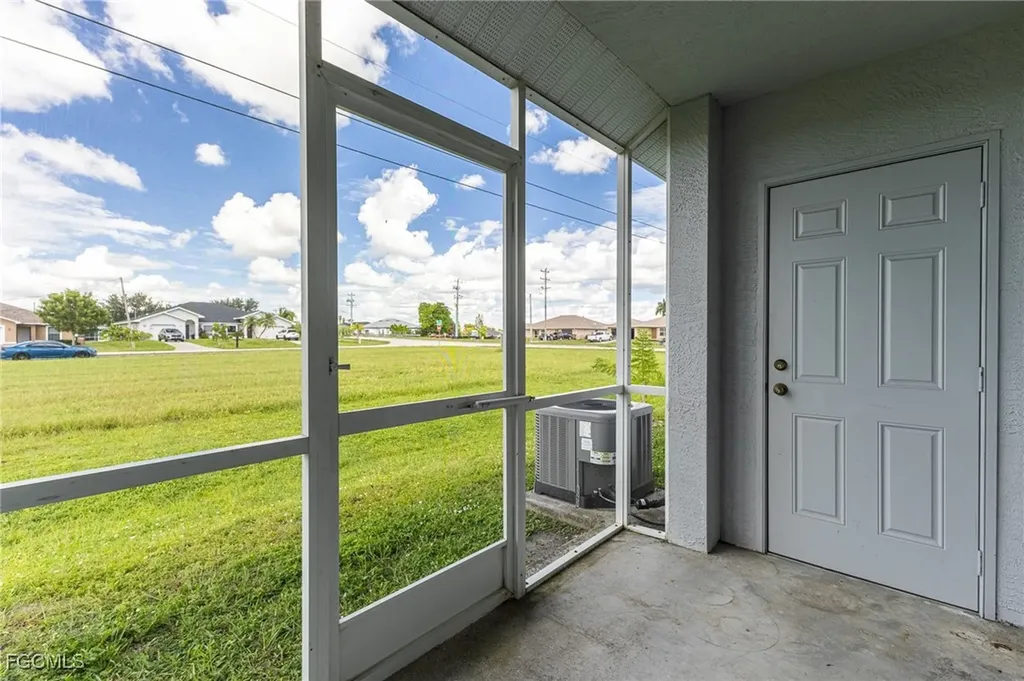 717 SE 8th Street Cape Coral FL 33990