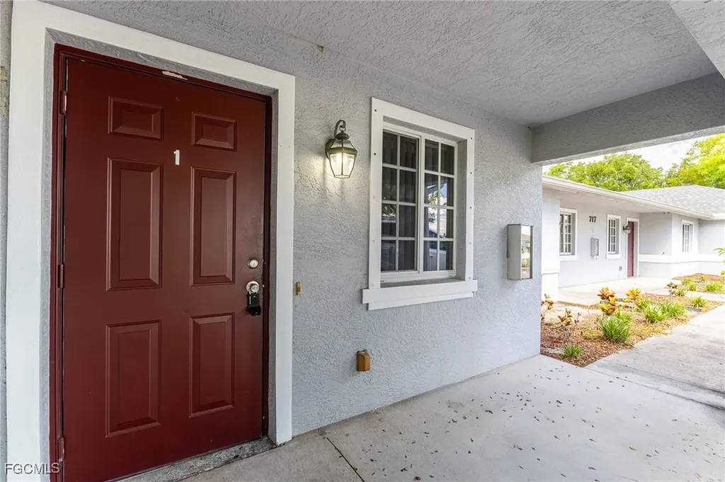 717 SE 8th Street Cape Coral FL 33990